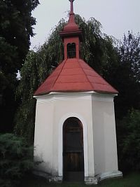 55. Kaplička se zvoničkou ve Zvěstově.
