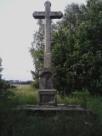 56. Kamenný kříž za Zvěstovem z roku 1901.