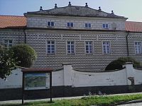 28. Renesanční zámek Kosova Hora byl postaven v 17. stol. na místě starší tvrze ze 14. stol