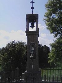 47. Kamenná zvonička v Mezném