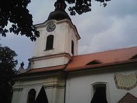 52. Gotický farní kostel v Petrovicích je poprvé připomínán roku 1350
