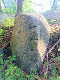 10. Záhadný kámen u cesty