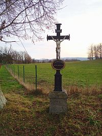 32. Křížek při cestě pod Hulínem z roku 1881