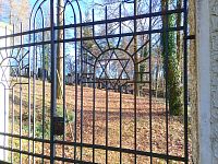 4. Židovský hřbitov u Kovářova o rozloze 2090 m2 byl založen v 1. pol. 19. století