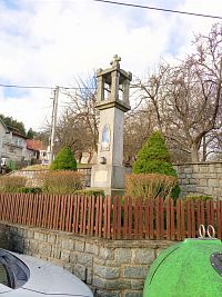 12. Kamenná zvonička v Hulíně