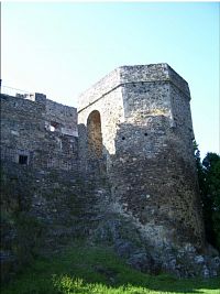 jedna z věží hradu