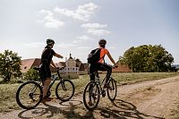 Na kole po barokních perlách Postřelím jako na dlani