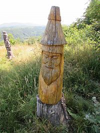 Bučina, dřevěné sochy u rozhledny