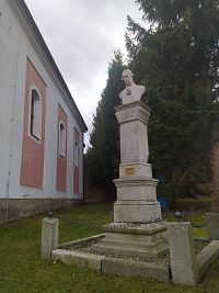 Perštejn, Kostel sv. Vendelína, Pomník císaře Josefa II.