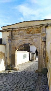 Renesanční portál z roku 1492