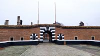 Vstup do Malé pevnosti Památník Terezín - Malá pevnost, Židovský hřbitov a krematorium
