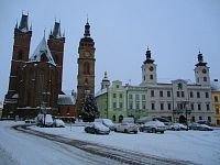 Katedrála sv. Ducha, Bílá věž a stará radnice (Hradec Králové)