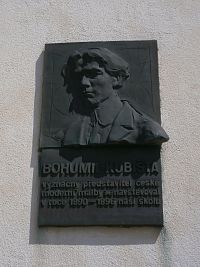 Pamětní deska Bohumilu Kubištovi na školní budově (Praskačka)