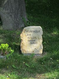 Pamětní kámen u Masarykovy lípy (Křičeň)