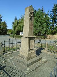 Pomník padlým příslušníkům c. k. 2. praporu polních myslivců u Hořiněvsi