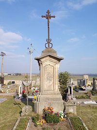 Hřbitovní kříž (Hořiněves)
