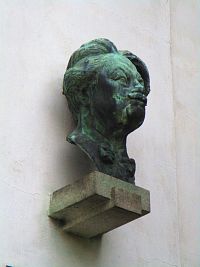 Pamětní deska s bustou Františka Ondříčka (Brandýs nad Orlicí)