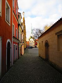 Průchod kolem zdi Císařského mlýna (Pardubice)