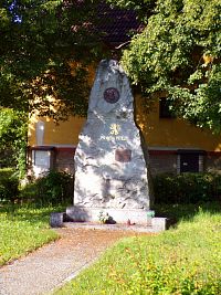 Pomník osvobození ve Velichovkách