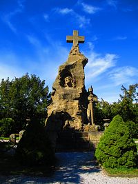 Pomník zemřelých ruských zajatců na pevnostním hřbitově u Rasošek