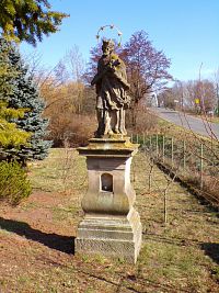 Dvojice památkově chráněných soch sv. Jana Nepomuckého v Černožicích
