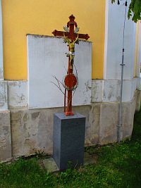 Kříž u kostela sv. Víta (Bojanov)