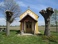 Kaple Panny Marie Lurdské (Mžany) Kaplička sv. Marie Lurdské se zázračným pramenem pod Mžany