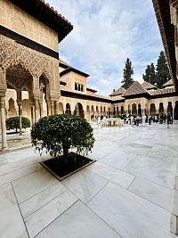 Granada, Lvím nádvoří Nasridských paláců, nejzdobnější část Alhambry