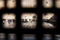 Jeruzalém a trochu netradiční pohled na Zeď nářků (Západní zeď). Dnes místo považované za nejposvátnější místo židů.