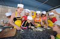 Slavnosti chřestu 2012 - děti vaří s Petrem Stupkou