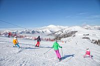 Skipas za 1 Euro, který potěší rodiče! Bad Kleinkirchheim nabízí tuto zimu rodinám obzvlášť atraktivní nabídku.