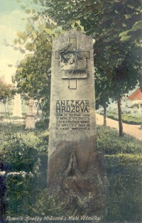 Pomník na hrobu A. Hrůzové na polenském hřbitově, archív Klubu Za historickou Polnou