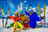 Proč lyžování v Alpách? Dokonale upravené sjezdovky i wellness pod vrcholky hor!