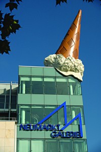 Neumarkt Galerie se zmrzlinovým kornoutem (autor Claes Oldenburg), zdroj foto: www.koelntourismus.de