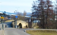 Kamenný most v Děčíně - přes něj a hned doprava jinak kruháč a dálnice 