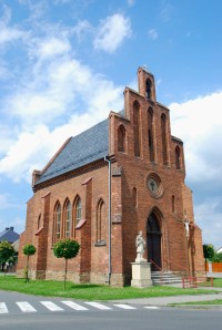 Dolní Benešov - Pseudogotická kaple sv. Kříže