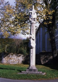 Kostelní zeď v roce 1999