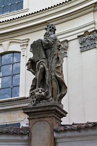Svaté sochy u kostela v Lysé