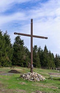 Kříž u Královky