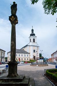 Štíty – místo hradu kostel