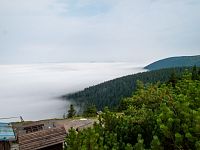 Mlha nad údolím