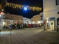 Hlavní náměstí s adventním trhem