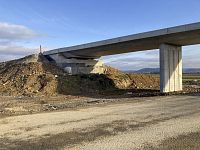 Ještě nehotový most od Chromče k Postřelmůvku