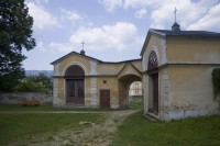 Brána do kostelního areálu