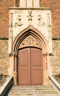 Boční portál kostela