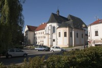 Celkový pohled s budovu bývalého kláštera