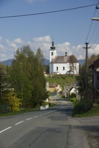 Kostel nad obcí