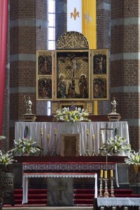 Oltář v kostele sv. J. a A.