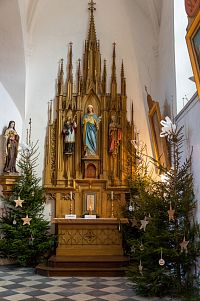 Oltář s Pannou Marií