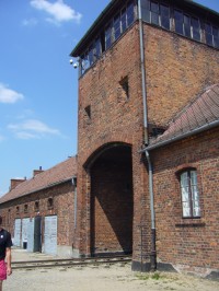 vstupní brána do Birkenau